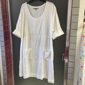 White Flax dress size L. Excellent condition with 2 pockets, rolled 3/4 sleeve.